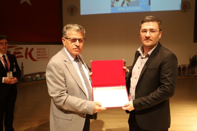 Amasya Üniversitesi’nde Başarılı Akademisyenler Ödüllendirildi