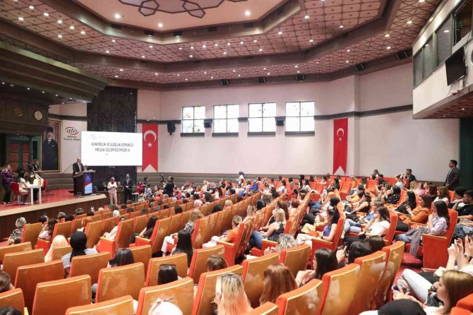 Kuaförlük Ve Güzellik Uzmanlığı Mesleki Gelişim Eğitimleri Ato’da Devam Ediyor