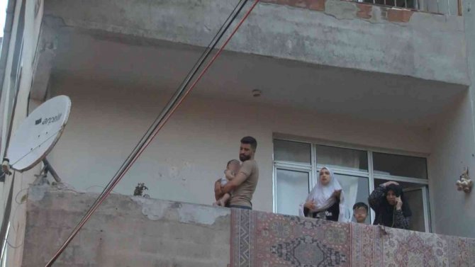Arnavutköy’de Can Pazarı, Mahsur Kalanları İtfaiye Ekipleri Kurtardı