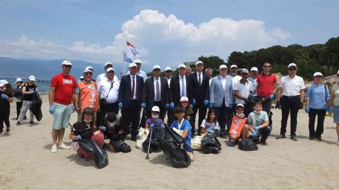 Balıkesir’de Mavi Bayraklı Plajlar Temizlendi