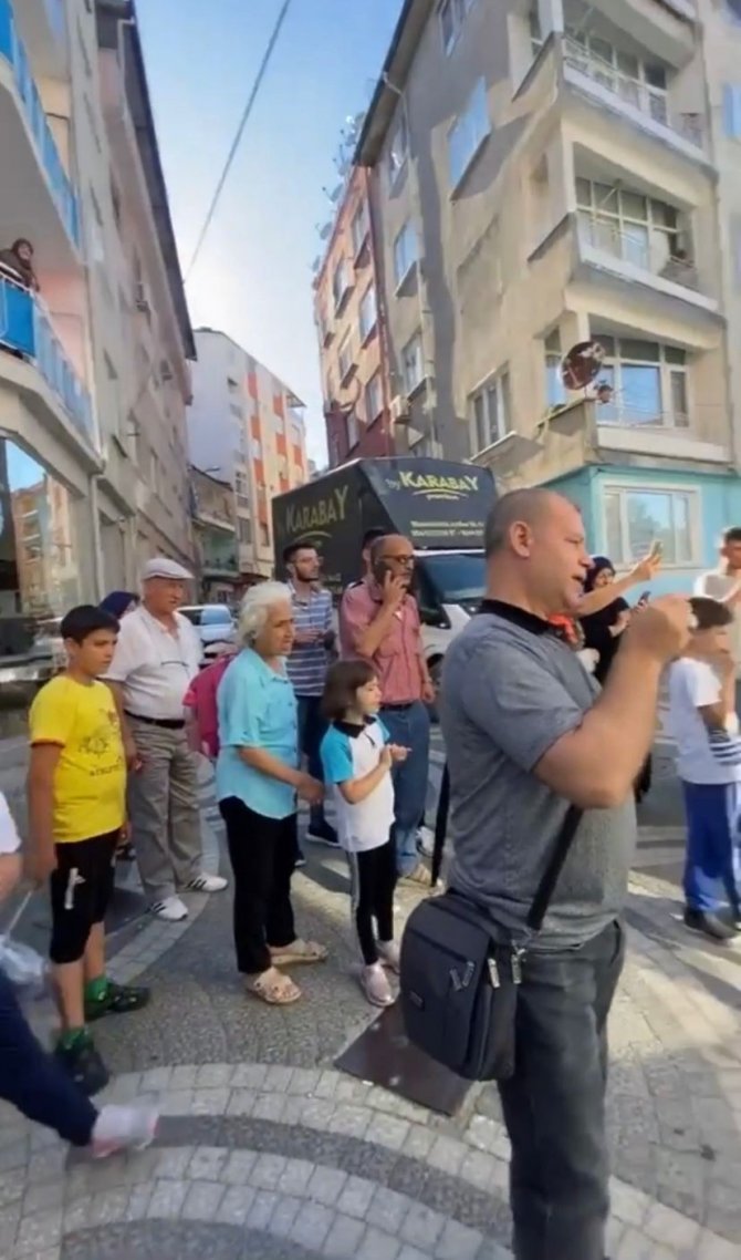2 Metrelik Yılan, Korku Dolu Anlar Yaşattı