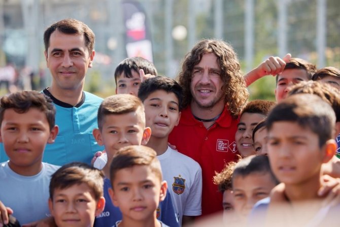 Barcelona’nın Efsane Kaptanlarından Puyol: "Türkiye’de Futbolun Ne Kadar Tutkulu Bir Şekilde Takip Edildiğini Biliyorum"