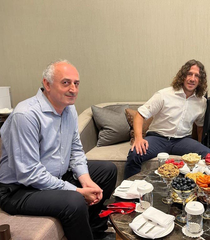Barcelona’nın Efsane Kaptanlarından Puyol: "Türkiye’de Futbolun Ne Kadar Tutkulu Bir Şekilde Takip Edildiğini Biliyorum"