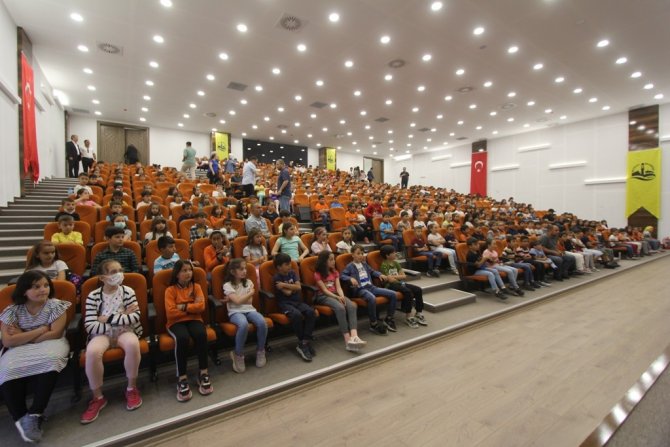 Bayburt Ve Tuzla Belediyesi’nden Çocuklara Yönelik Tiyatro Gösterisi