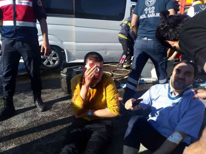 Öğrencileri Taşıyan Midibüs Kaza Yaptı, 1’si Ağır 13 Yaralı