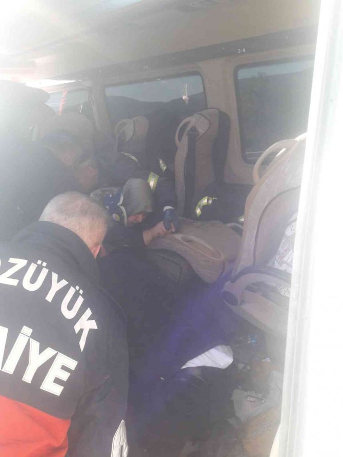Bilecik’teki Kazada Bozüyük İtfaiyesi 3 Yaralıyı Sıkıştığı Yerden Kurtardı