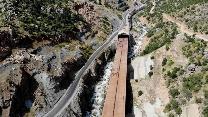 Bitlis’te Yapılan Bölgenin En Büyük Viyadükü Bitmek Üzere