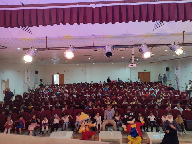 Adilcevaz’da Minik Öğrenciler Tiyatro İle Tanıştı