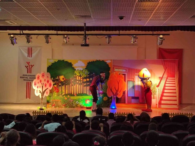 Adilcevaz’da Minik Öğrenciler Tiyatro İle Tanıştı