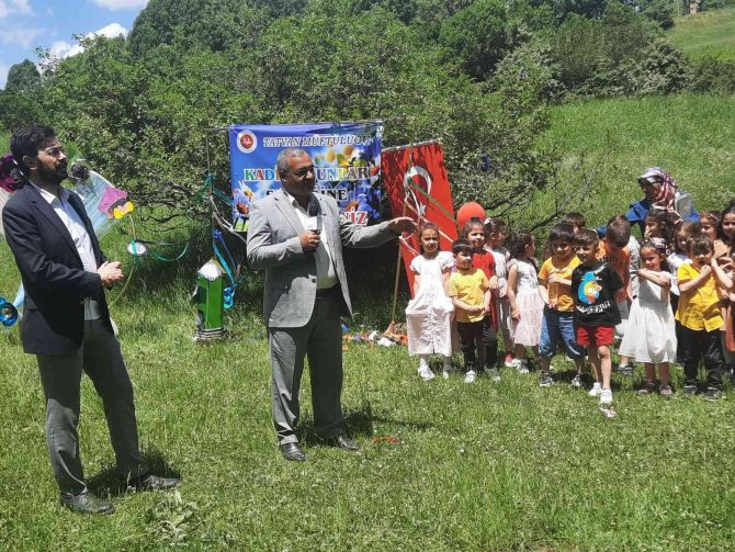 Kur’an Kursunda Eğitim Gören Minikler İçin ” Kadim Oyunlar Şenliği” Düzenlendi