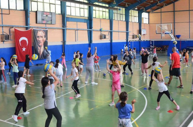 Ücretsiz Yaz Spor Okullarına Başvurular Sürüyor