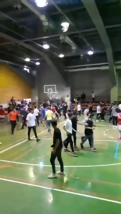 Futsal Sahası Boks Ringine Döndü, Öğrenciler Birbirine Girdi