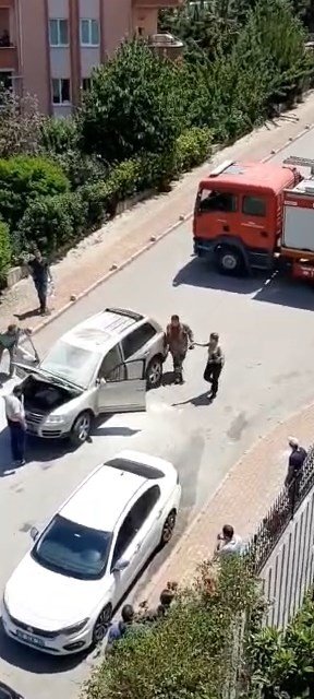 Bursa’da Bir Otomobil Seyir Halindeyken Alev Topuna Döndü