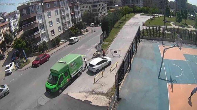 Çekmeköy’deki ‘Park Yapılaşmaya Açılıyor’ Diye Eylem Yaptılar, İ̇bb’nin Kestiği Ağaçları Görmezden Geldiler