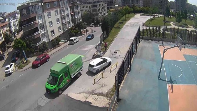 Çekmeköy’deki ‘Park Yapılaşmaya Açılıyor’ Diye Eylem Yaptılar, İ̇bb’nin Kestiği Ağaçları Görmezden Geldiler