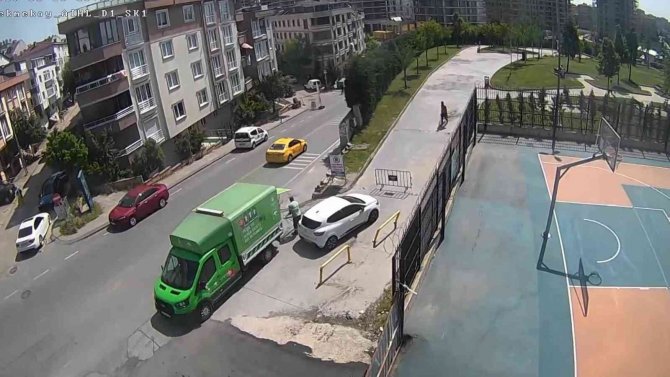 Çekmeköy’deki ‘Park Yapılaşmaya Açılıyor’ Diye Eylem Yaptılar, İ̇bb’nin Kestiği Ağaçları Görmezden Geldiler
