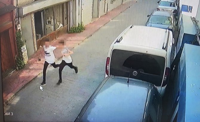 İ̇stanbul’da Polisi Alarma Geçiren Olay: Çocukların Attığı Şişe Kiliseye Düşünce Ortalık Karıştı