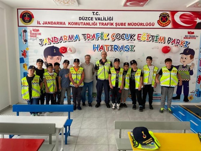 Minikler Trafik Eğitimini Uygulamalı Öğrendi