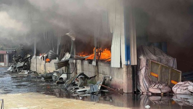Hatay’daki Yangına Havadan Ve Karadan Müdahale Sürüyor