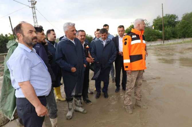 Erzincan’da Sağanak Sele Dönüştü
