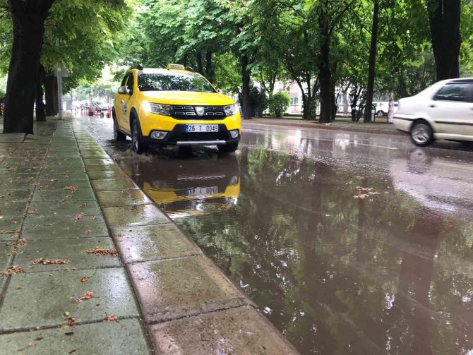 Eskişehir’de Sağanak Yağış Etkili Oldu