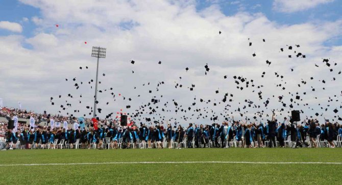 Esogü’de Mezuniyet Coşkusu Devam Ediyor