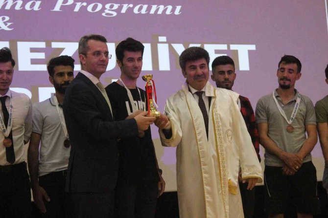 Kilis’te 2 Bin Genç Üniversiteden Mezun Oldu