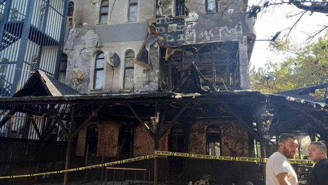 Gediz Öğretmenevi’nde Yangın, 5 Kişi Dumandan Etkilendi