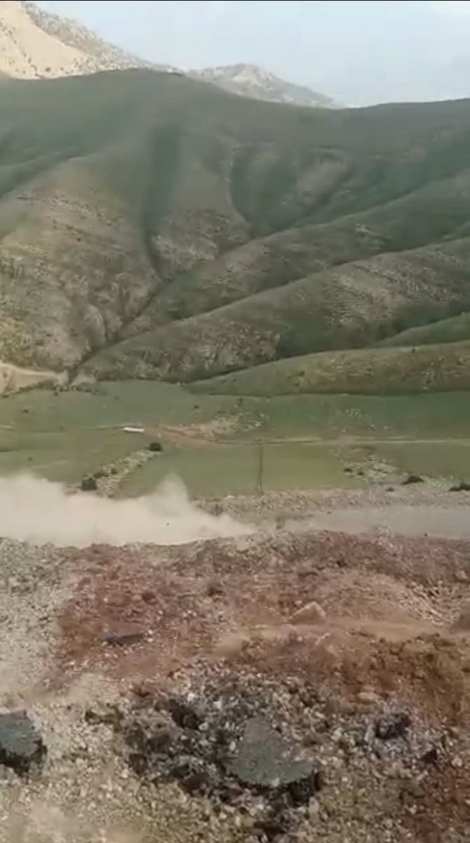 Şarampole Yuvarlanan Kamyondan Atlayan Sürücü Yara Almadan Kurtuldu
