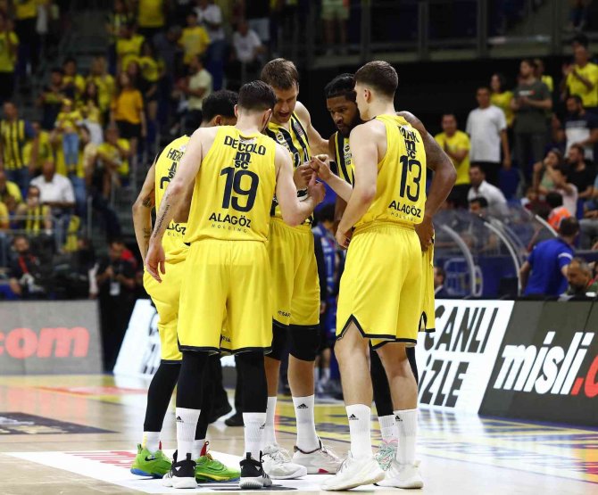 Fenerbahçe, A. Efes’i Farklı Mağlup Etti