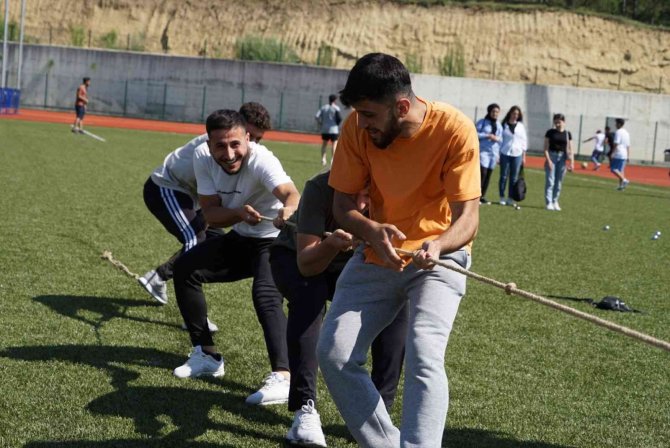 Kastamonu Üniversitesi Öğrencileri Bahar Şenlikleri’nde Hem Yarıştı Hem De Eğlendi