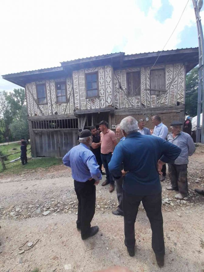 70 Yaşındaki Kadın Evinde Ölü Bulundu