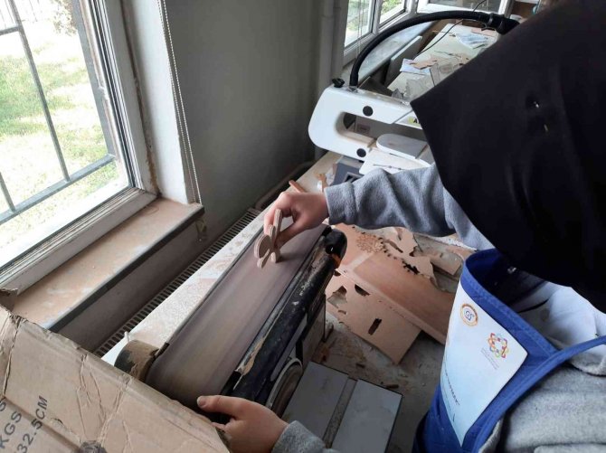 Mekanik Ahşap Oyuncak Öğretimi Projesi Hayata Geçirildi