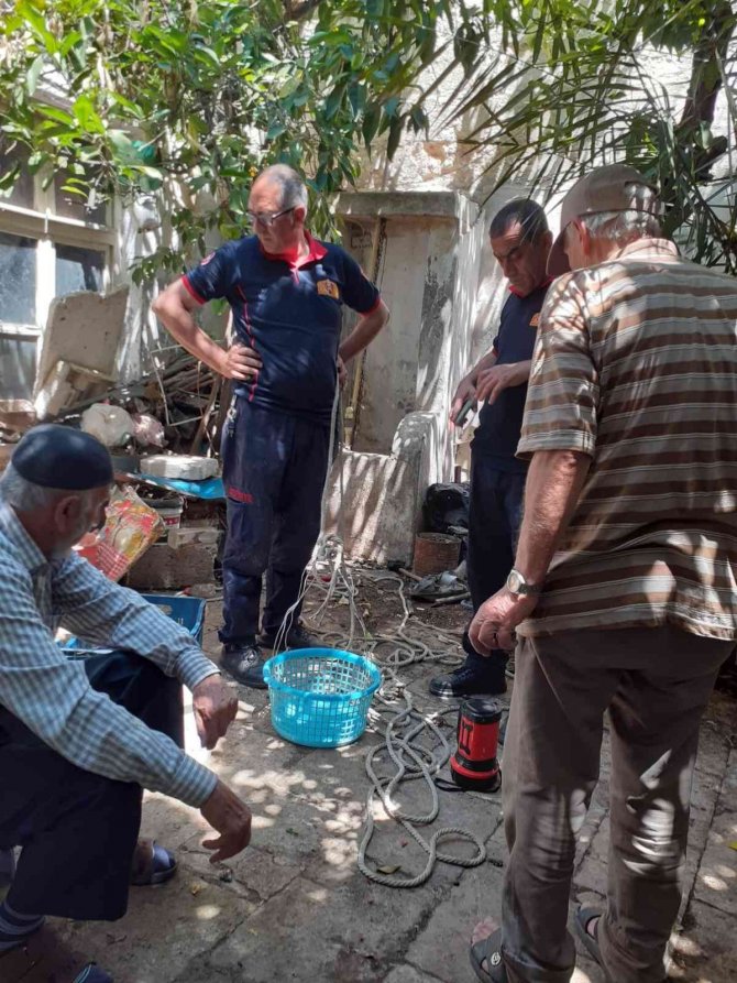 Kilis’te Su Kuyusuna Düşen Kedi Kurtarıldı