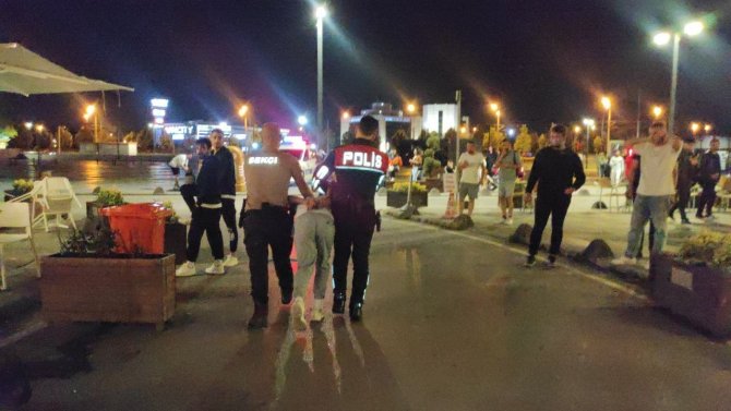 Yaş 17, Suç Kaydı 70
