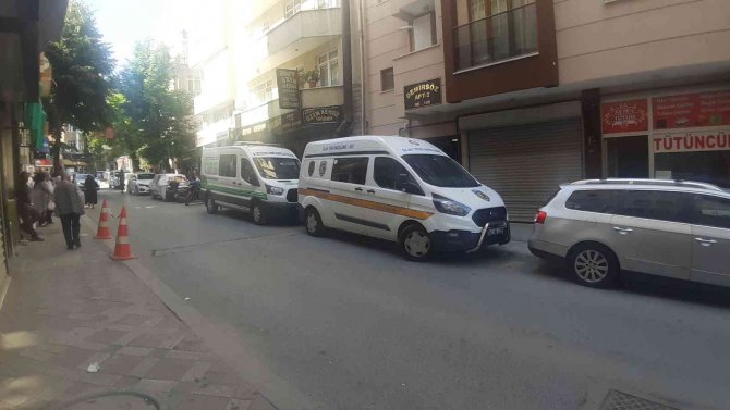 Yaşlı Adam Evinde Silahla Vurulmuş Halde Ölü Bulundu