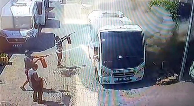 Bakıma Getirilen Minibüste Yangın Çıktı
