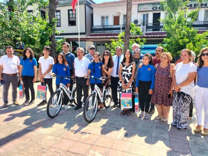 Köyceğiz’de Öğrenciler Kitap Okudu, Bisiklet Kazandı