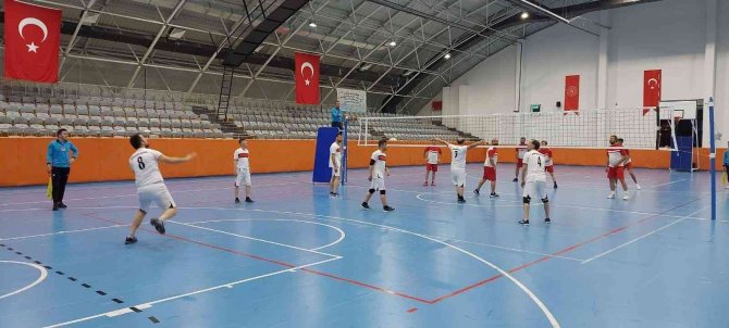 Kurumlar Arası Voleybol Turnuvasına Yoğun İlgi