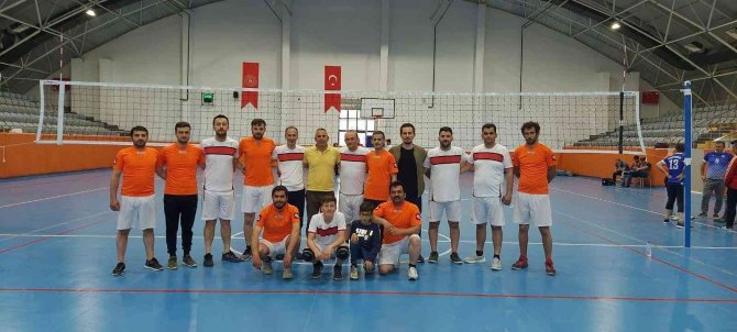 Kurumlar Arası Voleybol Turnuvasına Yoğun İlgi
