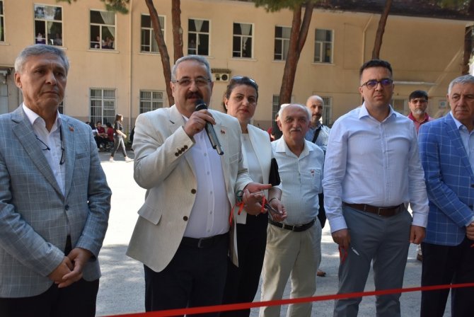 Salihli’de Mesleki Eğitim Sergisi Açıldı