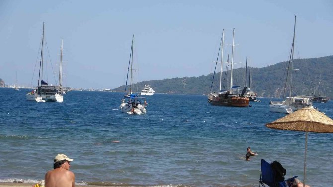 Marmaris’te, Denizi Tekneler Kapladı