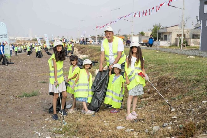 Büyükşehir Belediyesinden Anamur’dan Akdeniz’e Sahil Temizliği