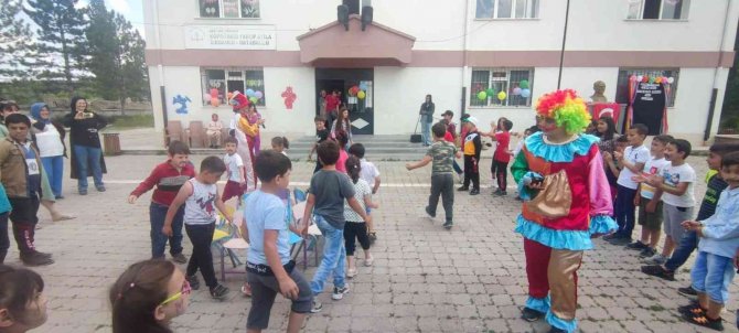Bünyan’da Meslek Lisesi Öğrencileri, Köy Okullarında Etkinlik Düzenledi