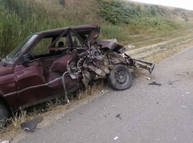 Midibüs Otomobile Arkadan Çarptı, Otomobil Hurdaya Döndü: 2 Yaralı