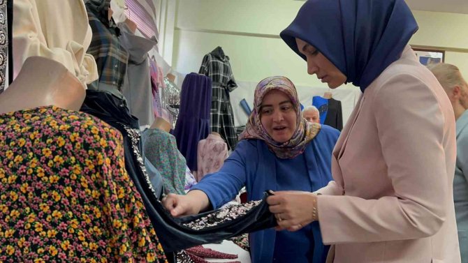 Halk Eğitim Merkezi Yılsonu Sergisi Açıldı