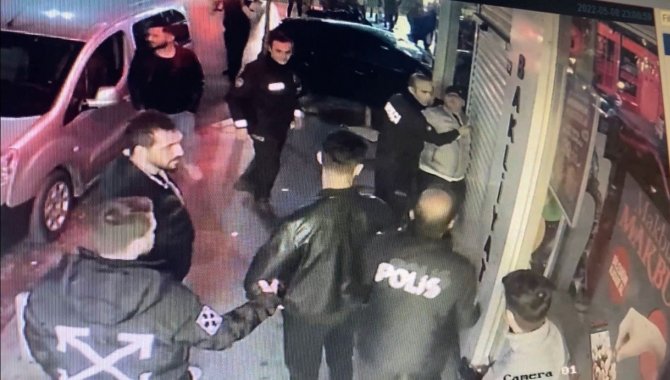 İ̇stanbul’da 22 Yaşındaki Genci Öldüren Katil Zanlısı Yakalandı: Cinayet Anları Kamerada