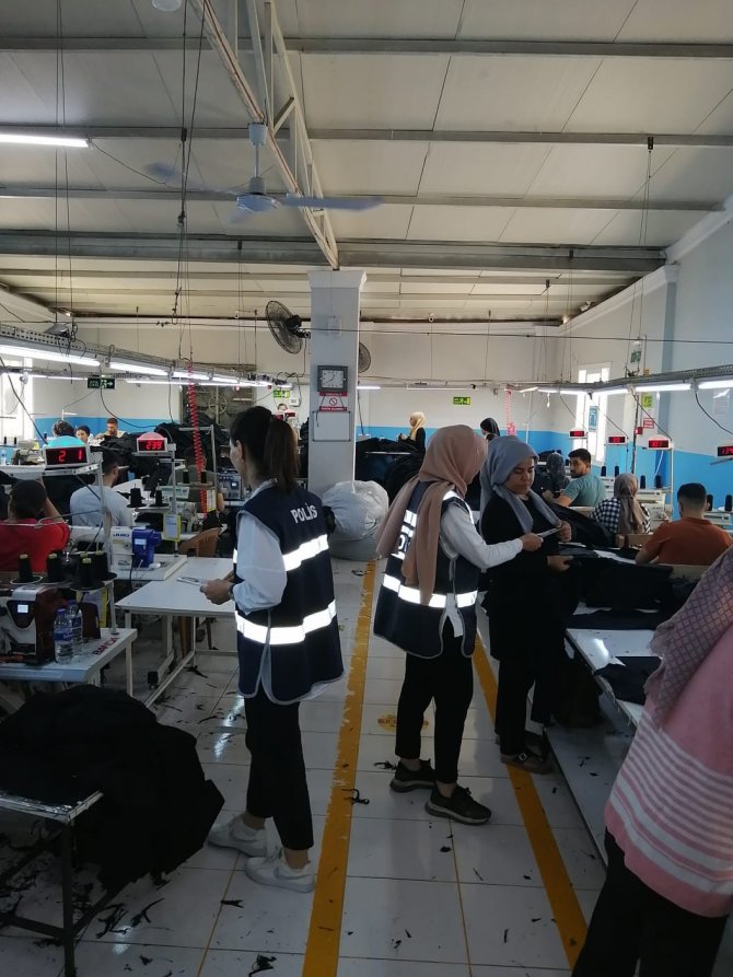 Yüreğir Aile İçi Polisi İşçi Kadınları Bilgilendirdi