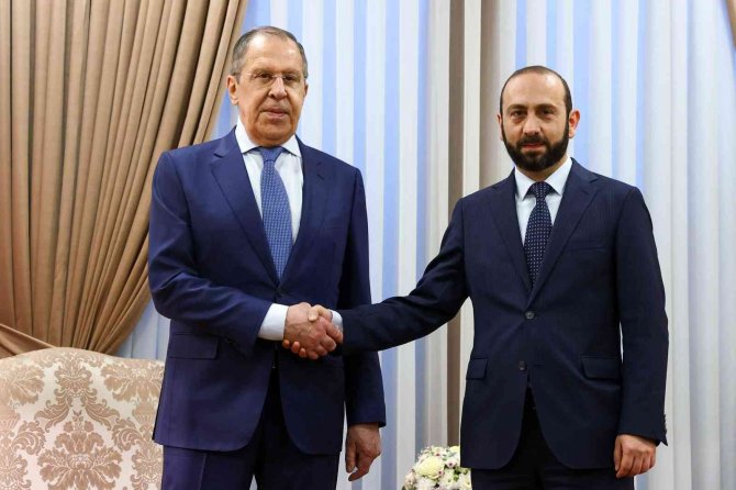 Lavrov: "Ermenistan-türkiye Arasındaki İlişkilerin Normalleşme Sürecini Memnuniyetle Karşılıyoruz"