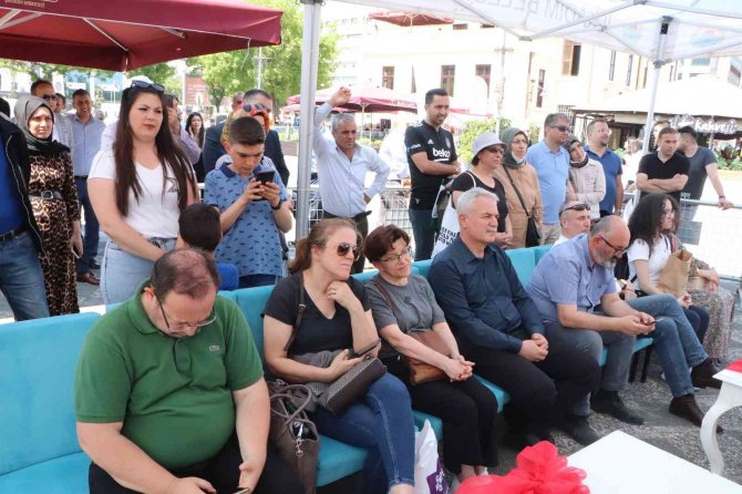 Yazar Ömür Gedik Ve Sinan Yağmur Okurlarıyla Buluştu